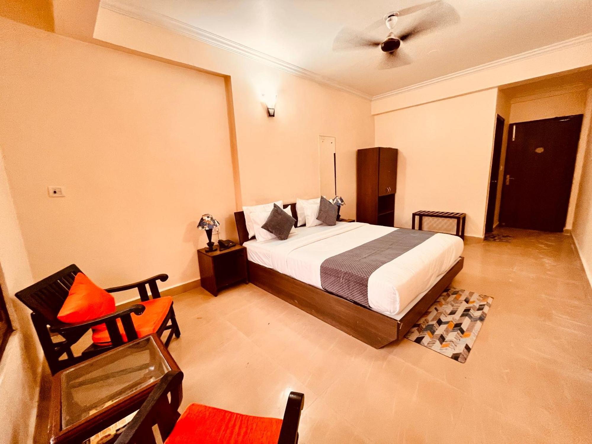 The Golden Shivam - Big Swimming Pool In Goa M70565-84665