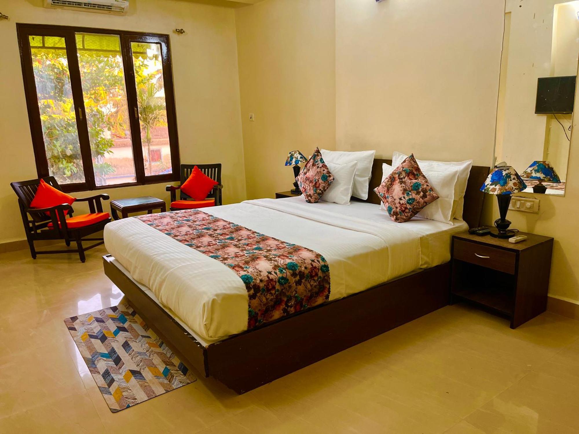 The Golden Shivam - Big Swimming Pool In Goa M70565-84665 Calangute